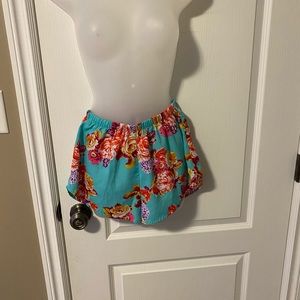 Ladies shorts. Medium.
